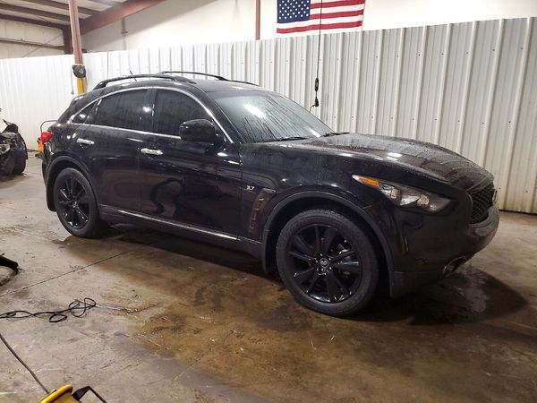 2017 INFINITI QX70
