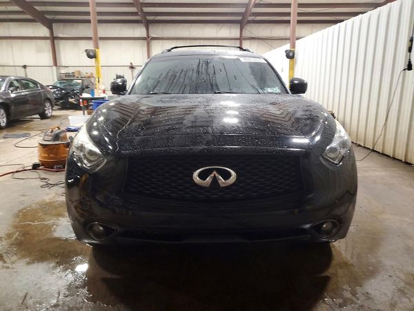2017 INFINITI QX70