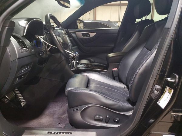 2017 INFINITI QX70