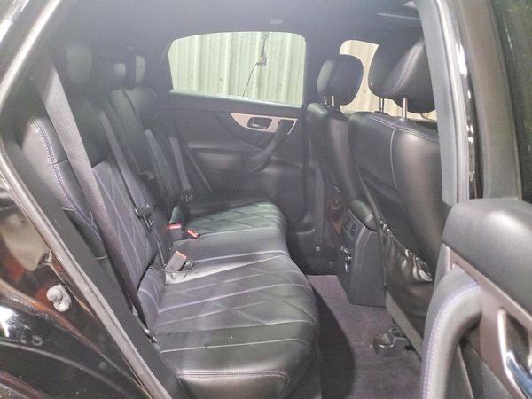 2017 INFINITI QX70