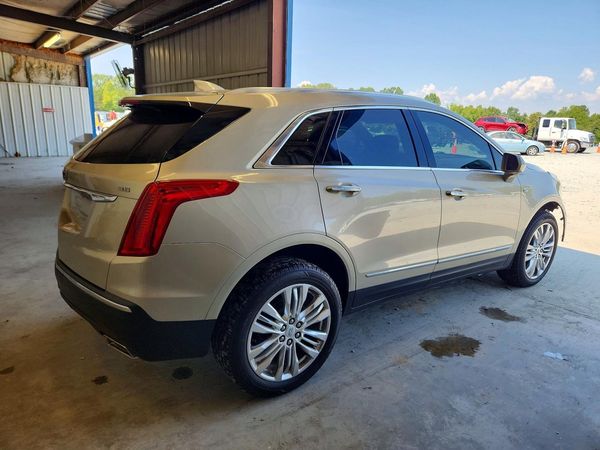 2017 CADILLAC XT5