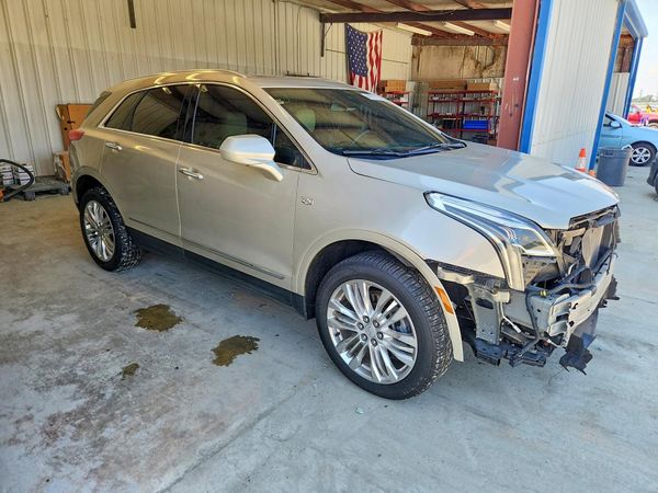 2017 CADILLAC XT5
