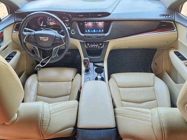 2017 CADILLAC XT5