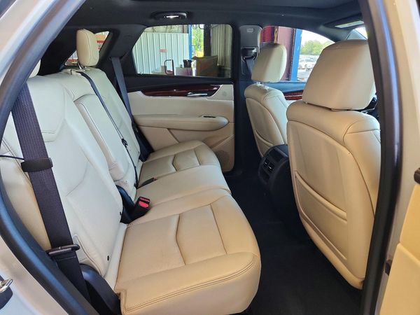 2017 CADILLAC XT5