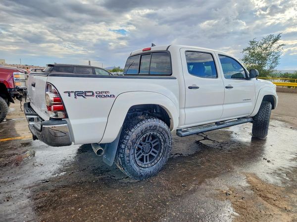 2015 TOYOTA TACOMA Delux Grade