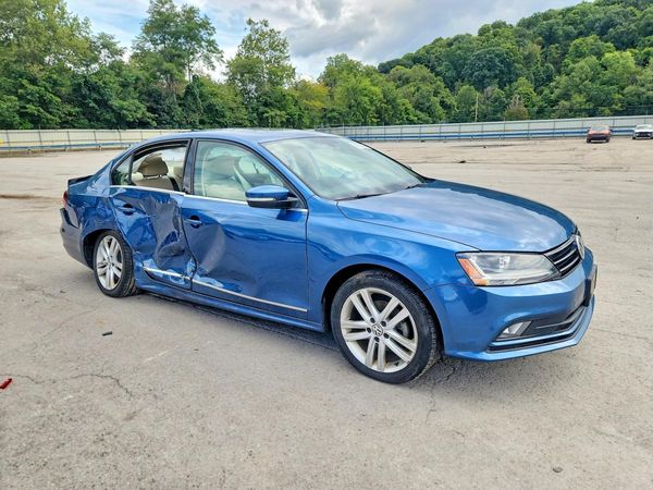 2017 VOLKSWAGEN JETTA SEL, SEL Premium — Passenger 3/4