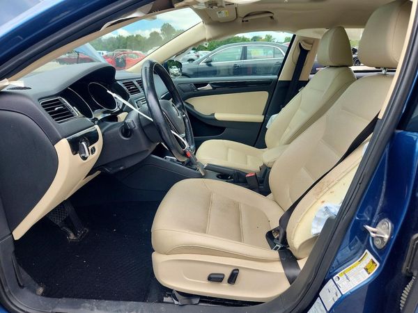 2017 VOLKSWAGEN JETTA SEL, SEL Premium — DENT
