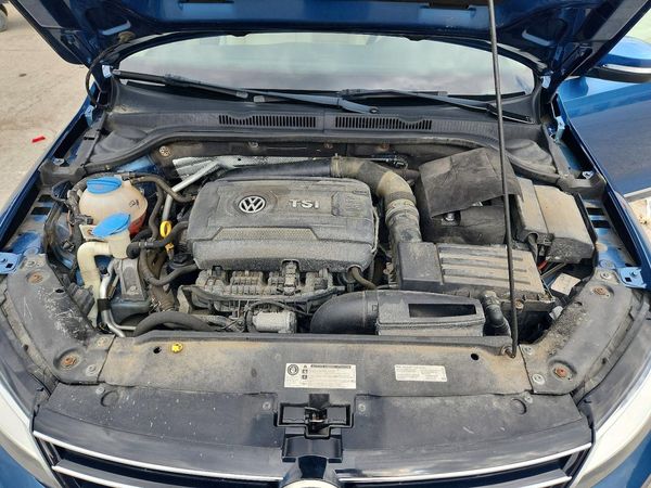 2017 VOLKSWAGEN JETTA SEL, SEL Premium — Engine bay