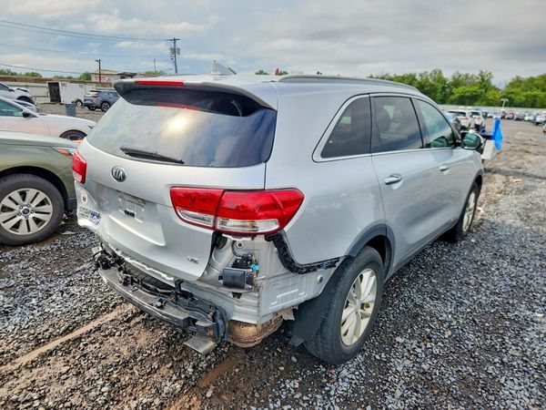 2018 KIA SORENTO L, LX