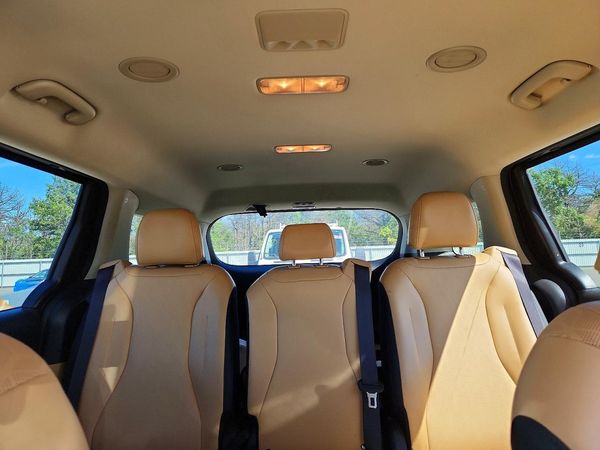 2024 KIA CARNIVAL LX, LX Seat Package
