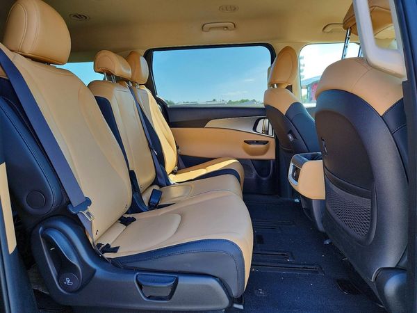 2024 KIA CARNIVAL LX, LX Seat Package