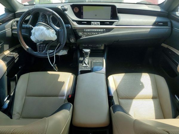 2019 LEXUS ES