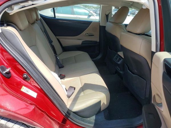 2019 LEXUS ES