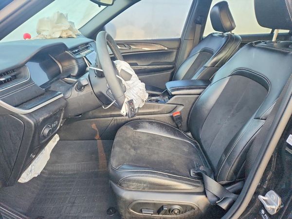 2023 JEEP CHEROKEE Laredo, Altitude — DENT