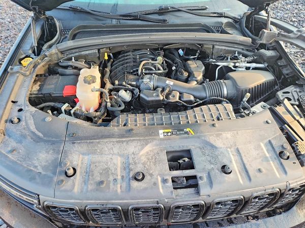 2023 JEEP CHEROKEE Laredo, Altitude — Engine bay