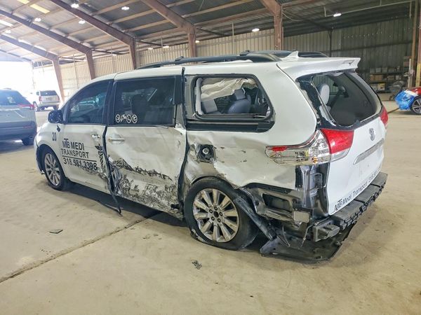 2013 TOYOTA SIENNA