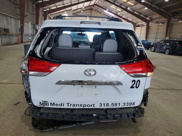 2013 TOYOTA SIENNA