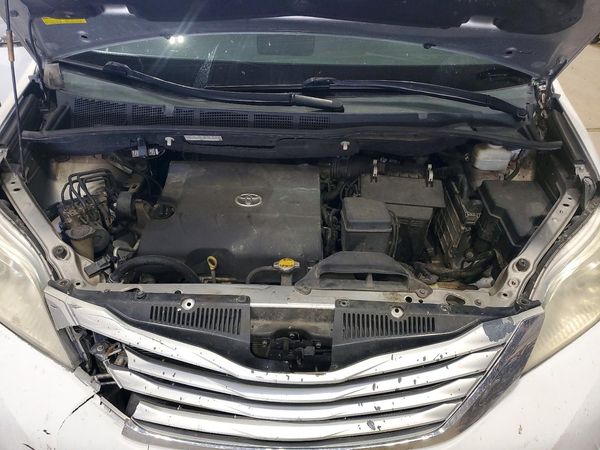 2013 TOYOTA SIENNA