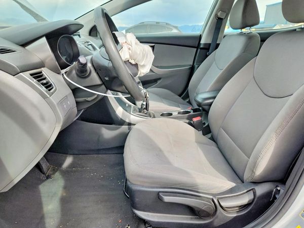2012 HYUNDAI ELANTRA
