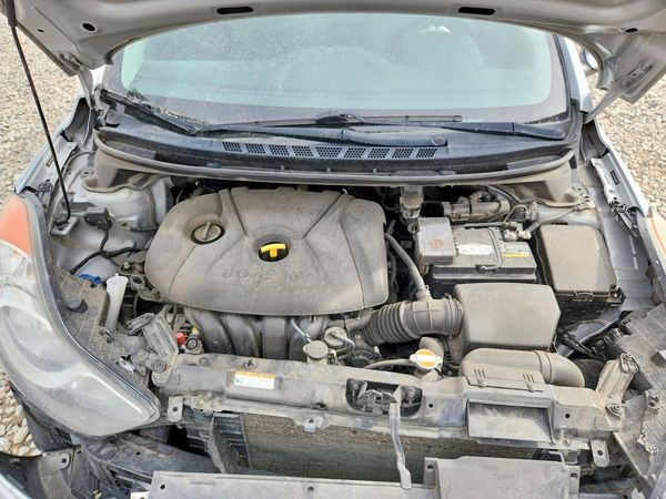 2012 HYUNDAI ELANTRA