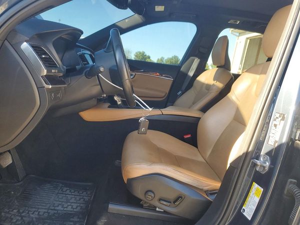 2019 VOLVO XC90
