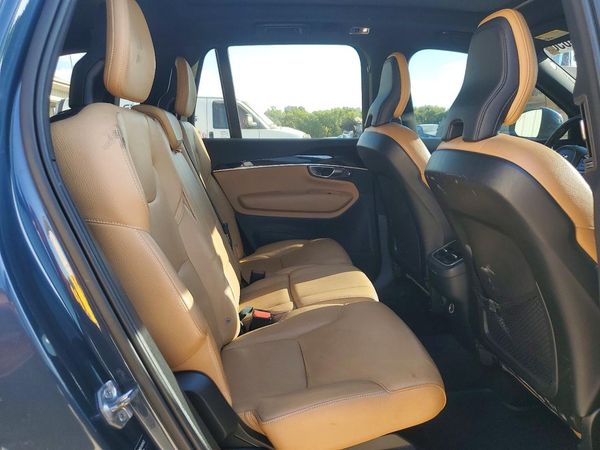 2019 VOLVO XC90