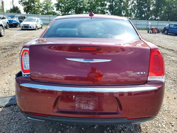 2019 CHRYSLER 300