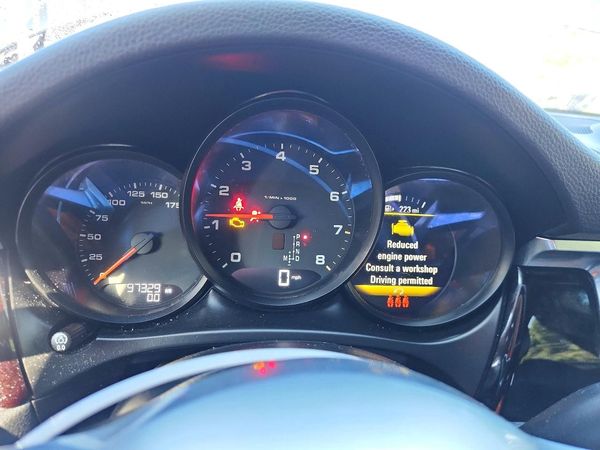 2020 PORSCHE MACAN