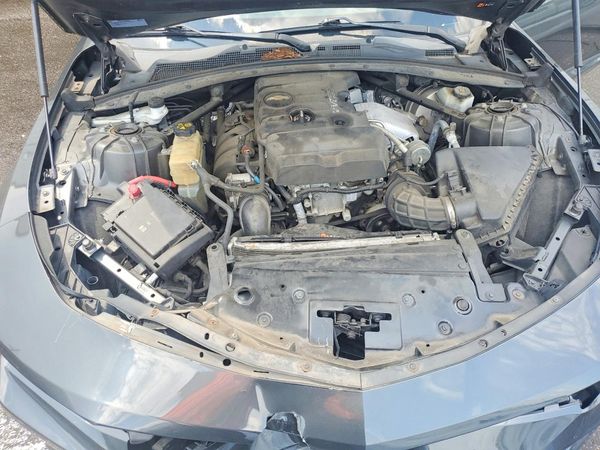 2017 CHEVROLET CAMARO 1LT — Engine bay