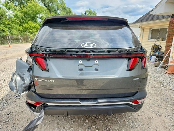 2022 HYUNDAI TUCSON SE