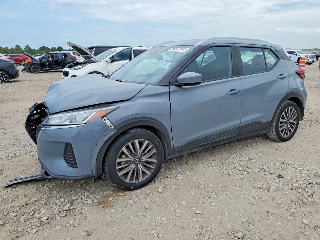 2021 NISSAN KICKS SV — Front 3/4