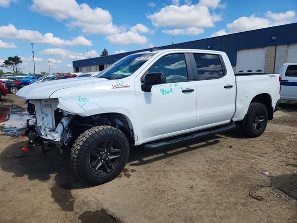 2021 CHEVROLET SILVERADO Trail Boss - LT — Front 3/4