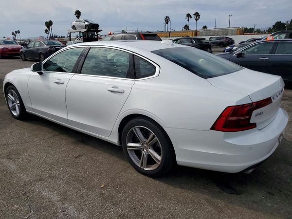 2018 VOLVO S90 Momentum — DSRA