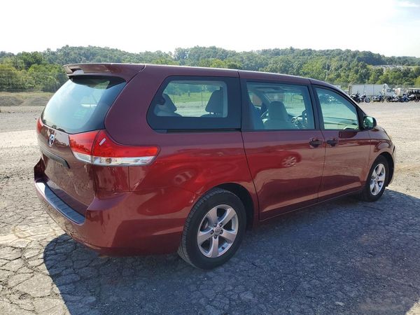 2013 TOYOTA SIENNA