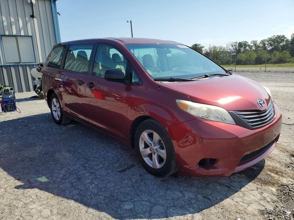 2013 TOYOTA SIENNA