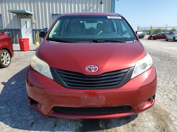 2013 TOYOTA SIENNA