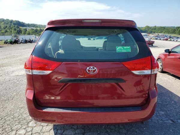 2013 TOYOTA SIENNA
