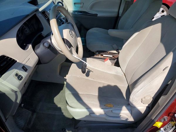 2013 TOYOTA SIENNA