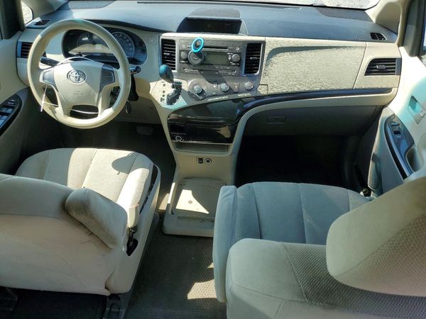 2013 TOYOTA SIENNA