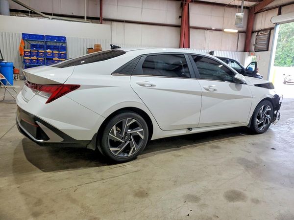 2024 HYUNDAI ELANTRA SEL w/ Convenience Pkg