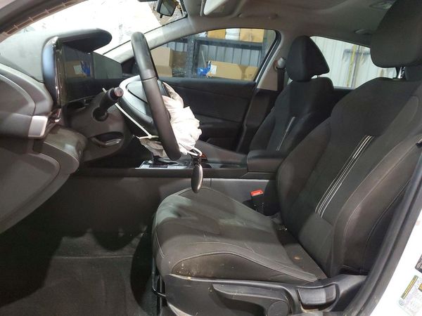 2024 HYUNDAI ELANTRA SEL w/ Convenience Pkg