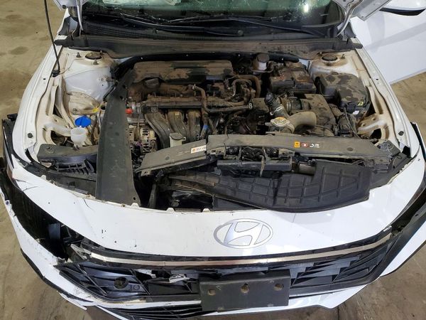 2024 HYUNDAI ELANTRA SEL w/ Convenience Pkg