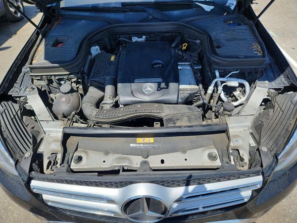 2019 MERCEDES-BENZ GLC GLC300 — Engine bay