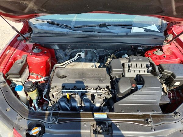 2012 HYUNDAI SANTA FE GL(Middle-low ) — Engine bay