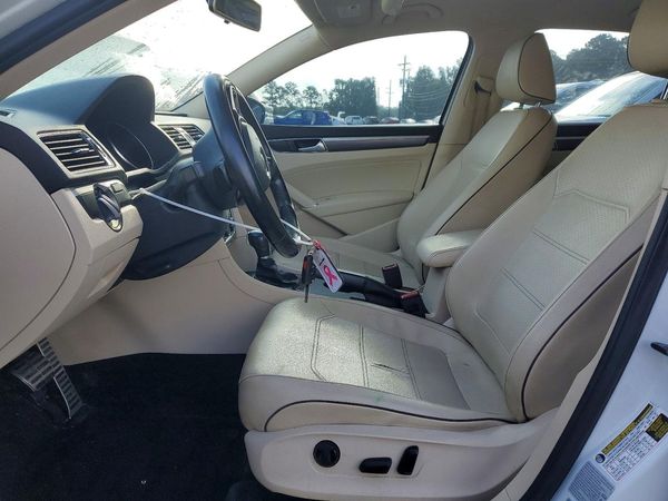 2017 VOLKSWAGEN PASSAT