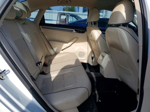 2017 VOLKSWAGEN PASSAT