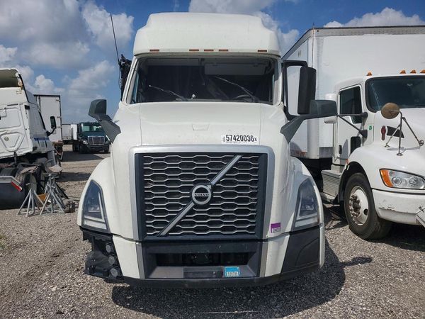 2024 VOLVO VN