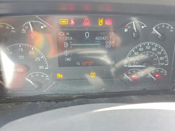 2024 VOLVO VN