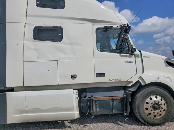 2024 VOLVO VN