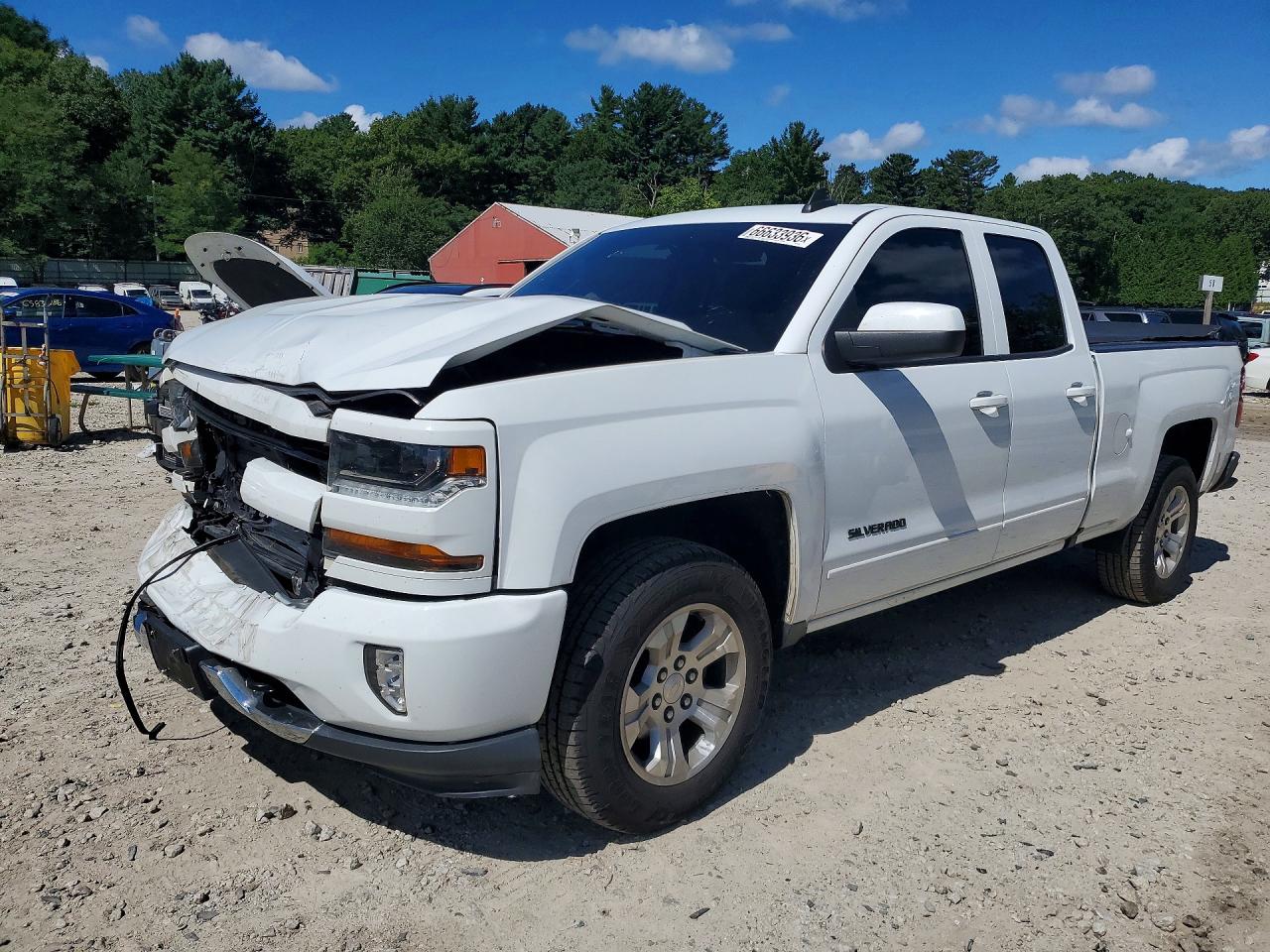 2018 CHEVROLET SILVERADO LT — Front 3/4